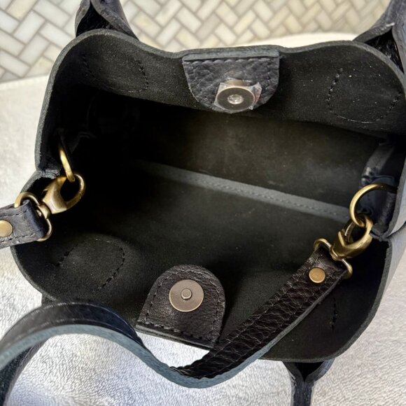 Portland Leather Classic Small Raindrop Crossbody Bag - Brand New - Picture 9 of 9